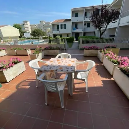 Appartement Apartament With Swimming Pool