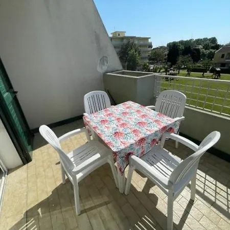 Apartament With Swimming Pool Apartment